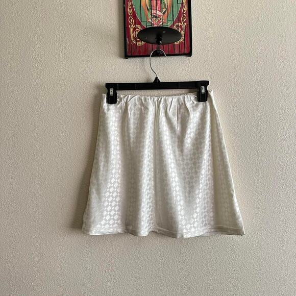 handmade white satin abstract print mini skirt - Picture 5 of 7